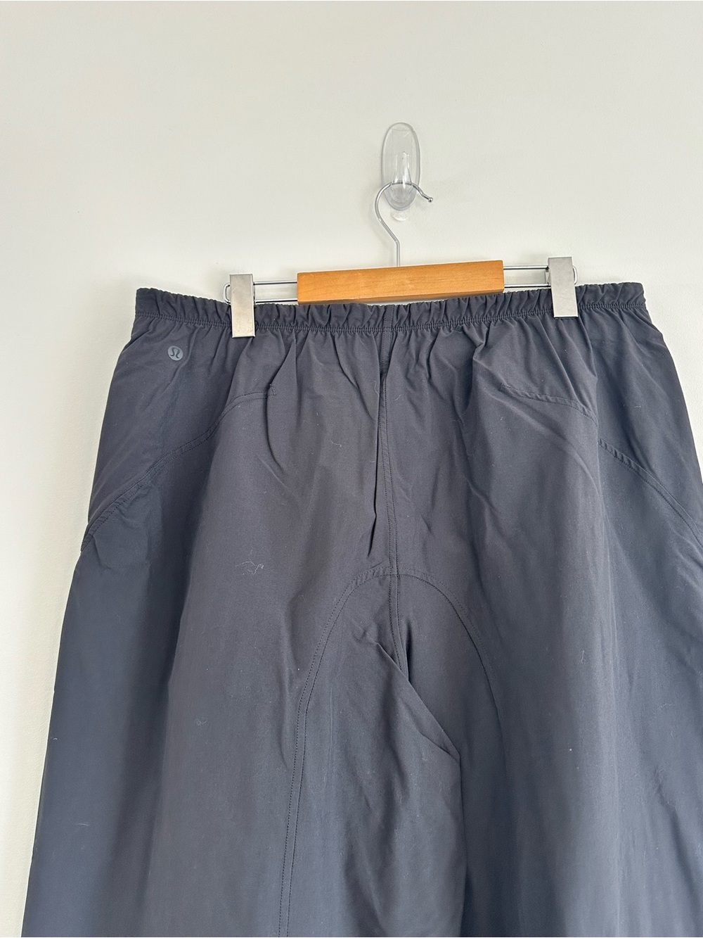 Lululemon Lightweight Mid-Rise Barrel-Leg Cropped Pant Black Size 14 - Picture 8 of 12